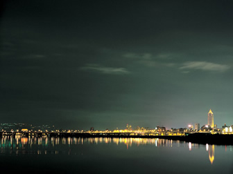 海滨城市璀璨灯光夜景商务ppt模板