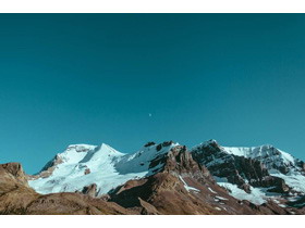 雪山山峰自然风光PPT背景图片