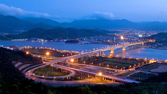 繁华的现代城市夜景PPT背景图片